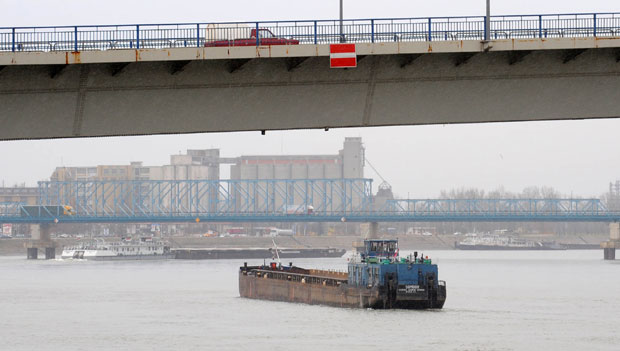 Драма у Новом Саду: Помогао полицајцу да спречи скок са моста